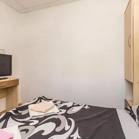 דירה 1 Bedroom In