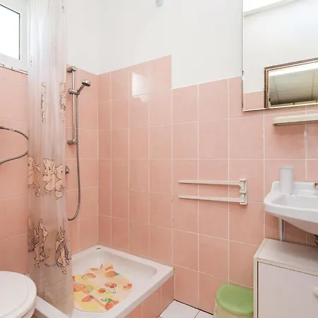 1 Bedroom Stunning In Lejlighed Dinjiška