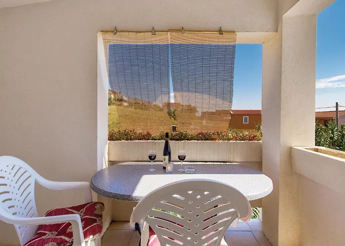 1 Bedroom In Apartment *