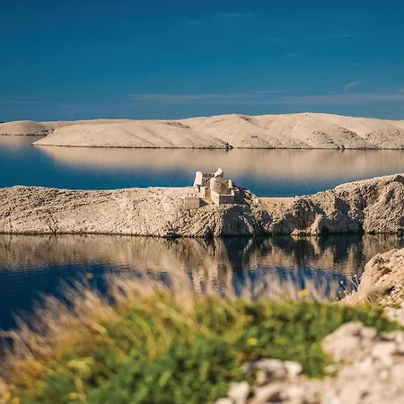 1 Bedroom In Διαμέρισμα *