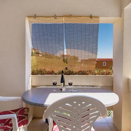 1 Bedroom In Διαμέρισμα *